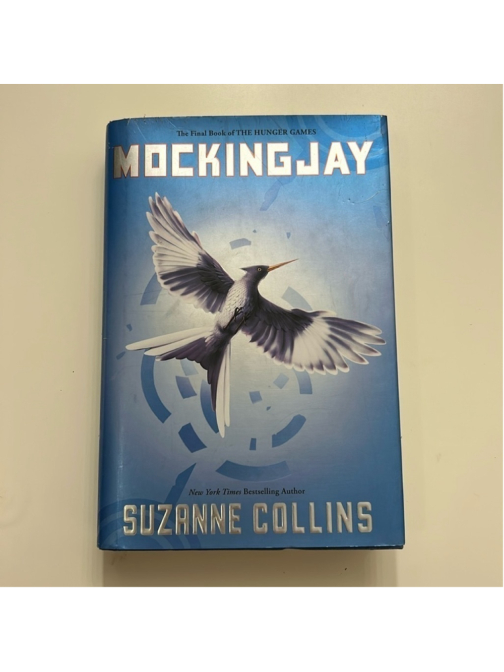 Mockingjay hardcover book the final book of the hunger games, Suzanne Collins